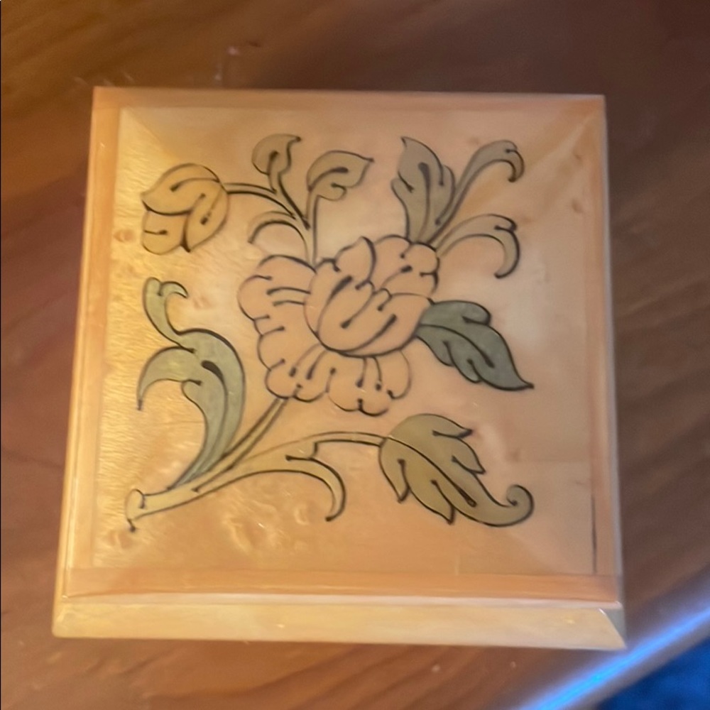 Jewelry box